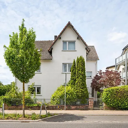 Zur Kirschbluete Netflix, Helle Raeume, Gemuetlich * Marburg